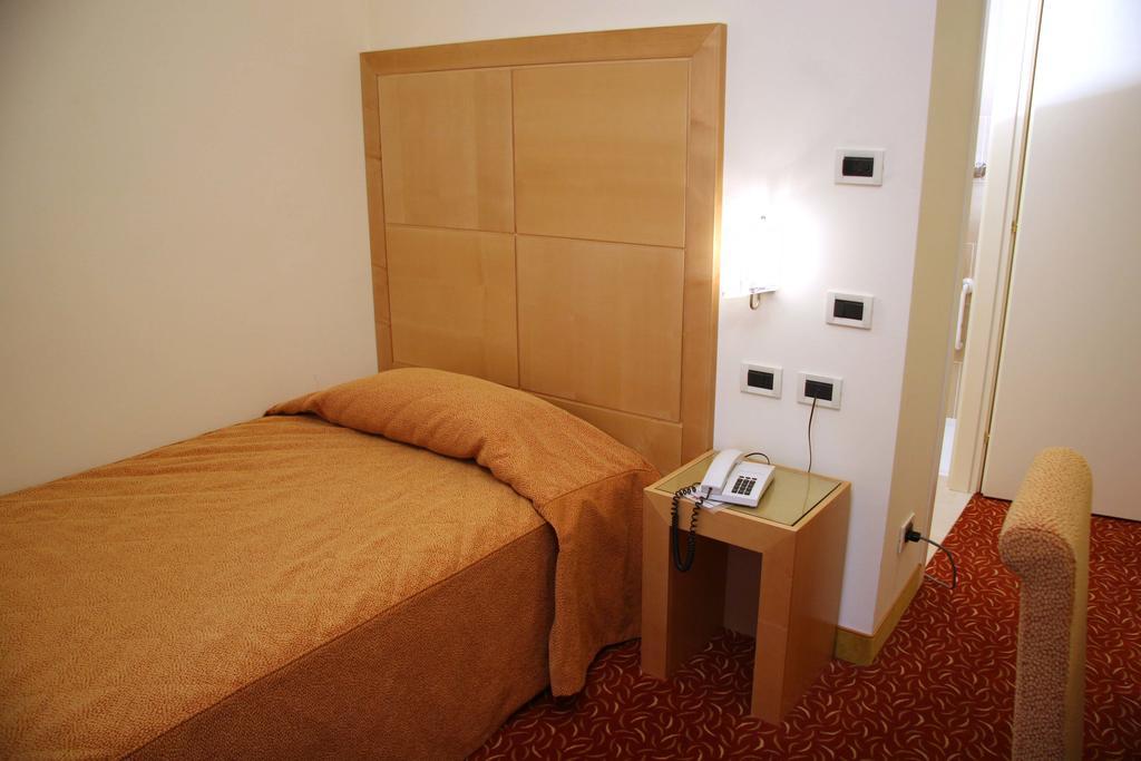 Hotel Roma ชิวีดาเล เดล ฟรีอูลี ภายนอก รูปภาพ
