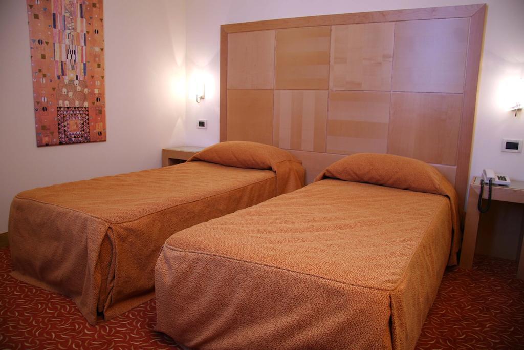 Hotel Roma ชิวีดาเล เดล ฟรีอูลี ห้อง รูปภาพ