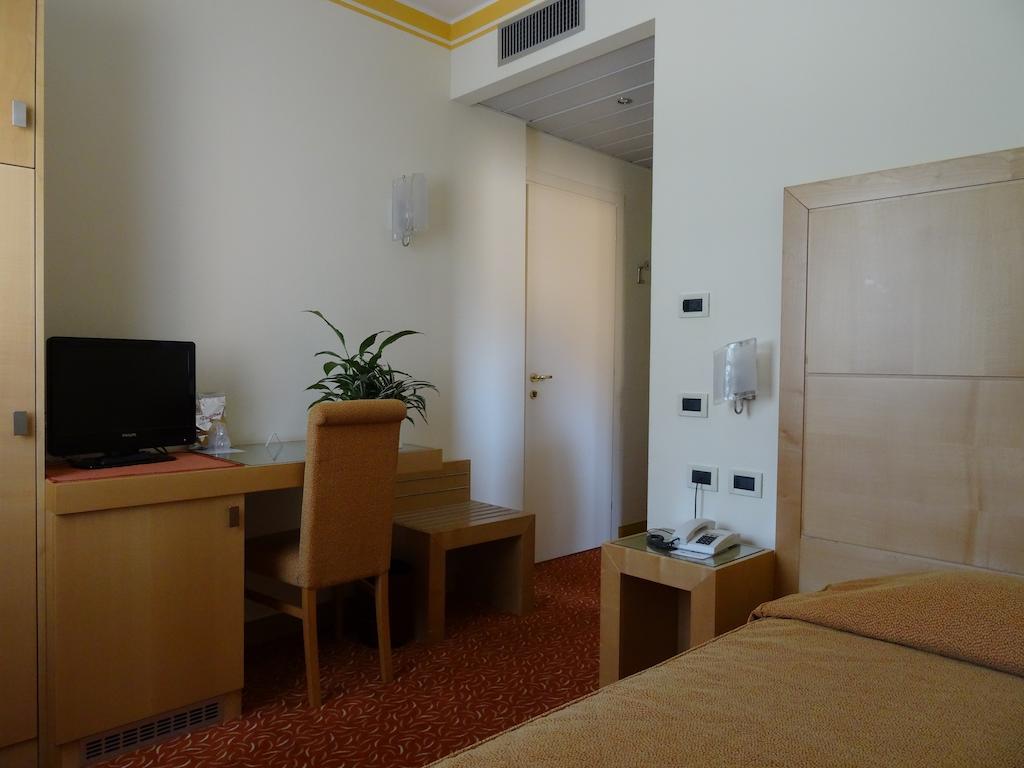 Hotel Roma ชิวีดาเล เดล ฟรีอูลี ภายนอก รูปภาพ