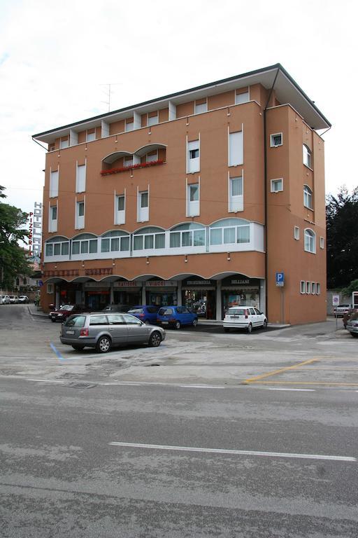 Hotel Roma ชิวีดาเล เดล ฟรีอูลี ภายนอก รูปภาพ